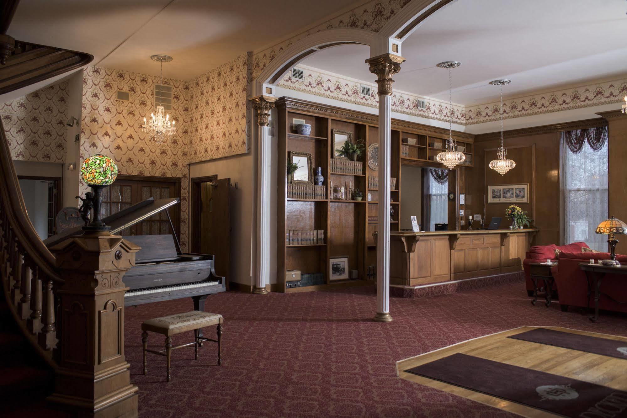 Decker Hotel & Bar Maquoketa Экстерьер фото