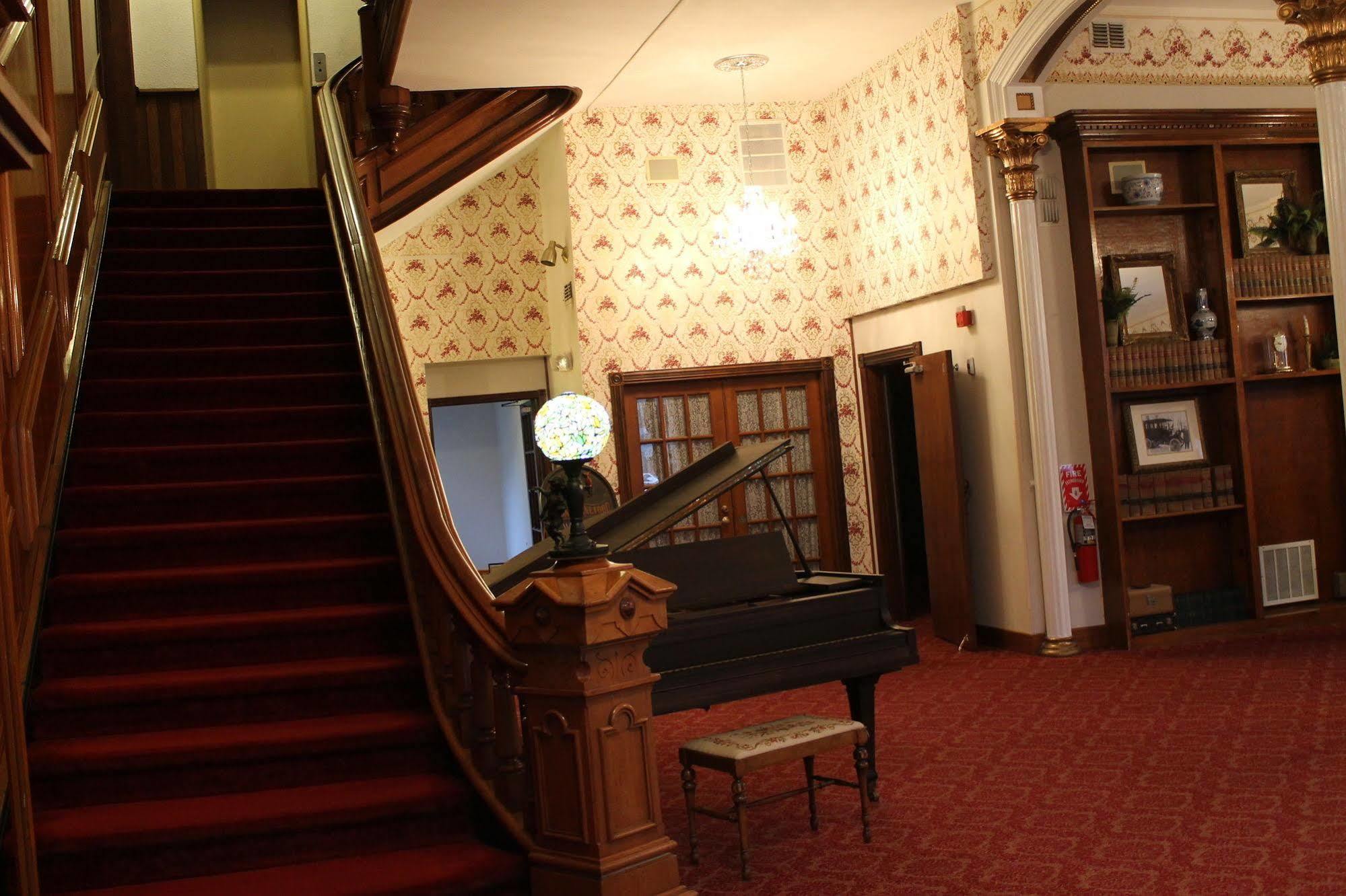 Decker Hotel & Bar Maquoketa Экстерьер фото