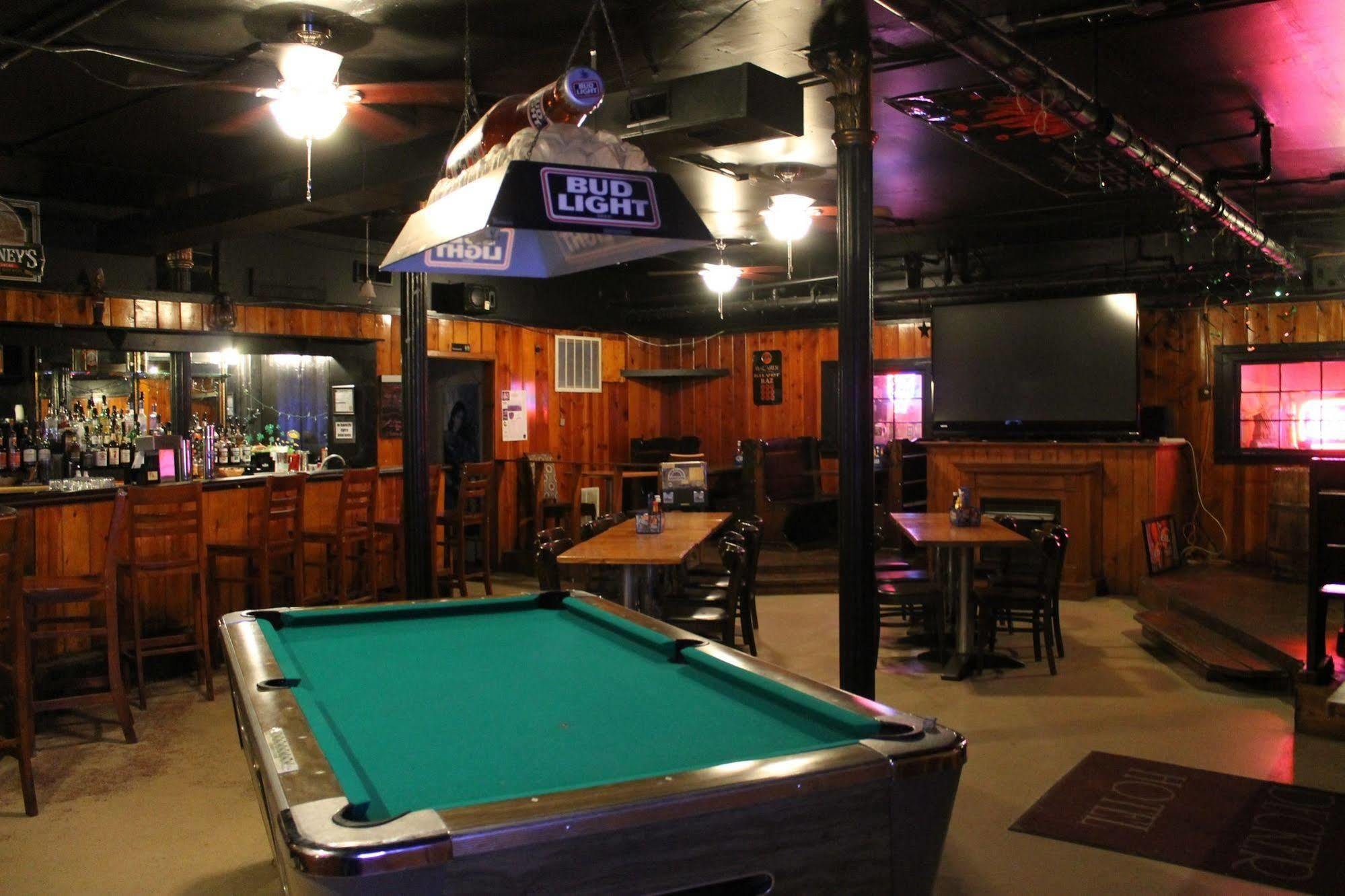 Decker Hotel & Bar Maquoketa Экстерьер фото