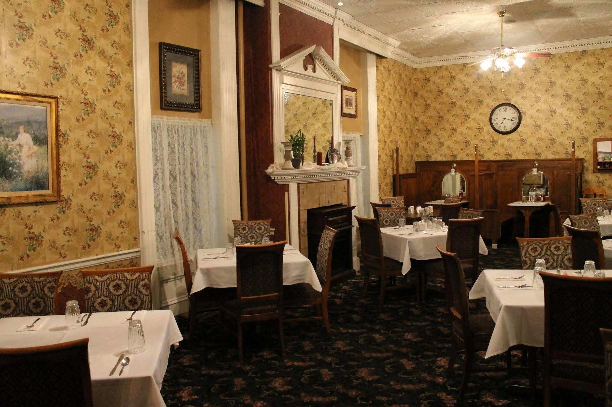 Decker Hotel & Bar Maquoketa Экстерьер фото