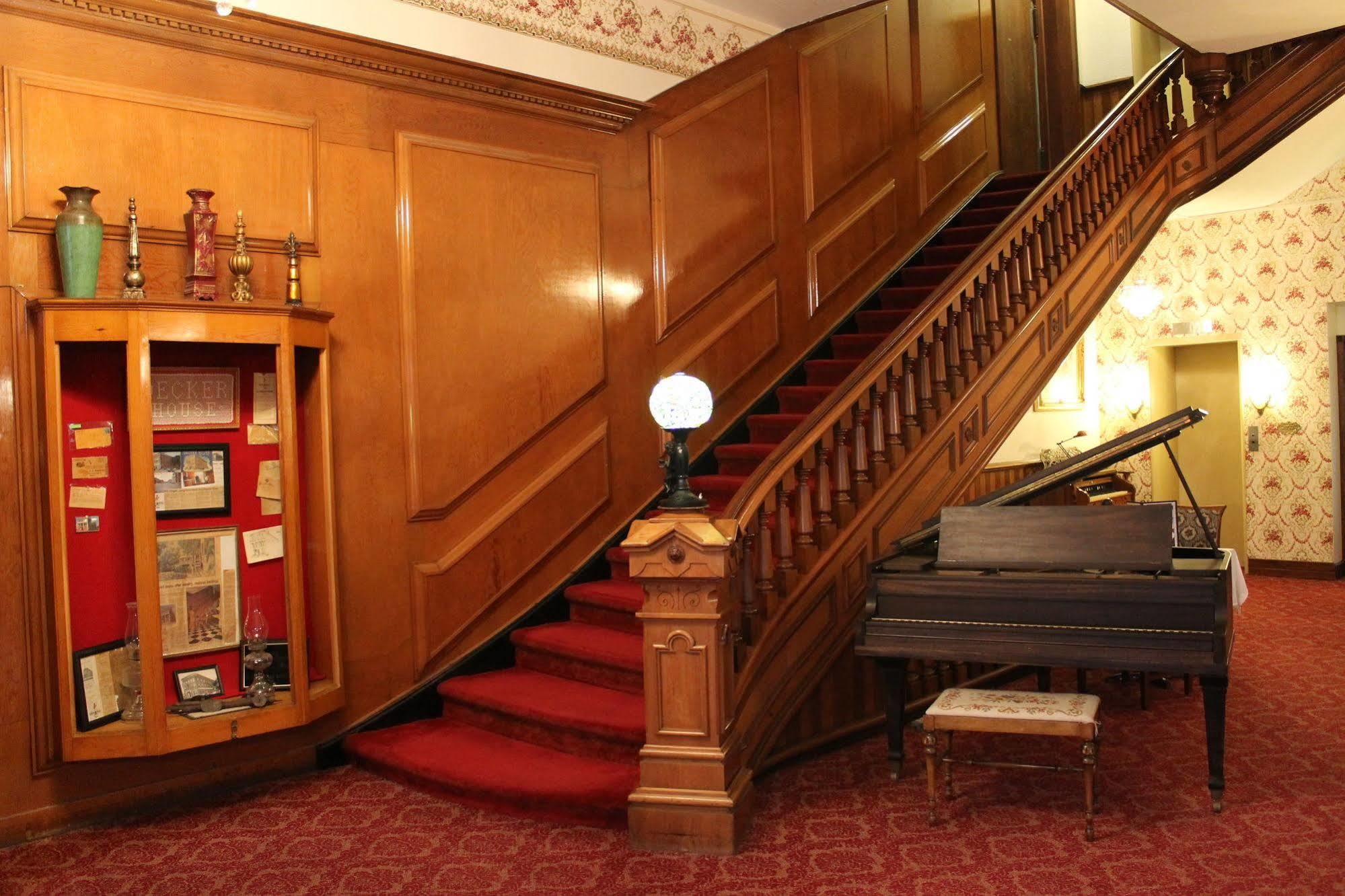 Decker Hotel & Bar Maquoketa Экстерьер фото